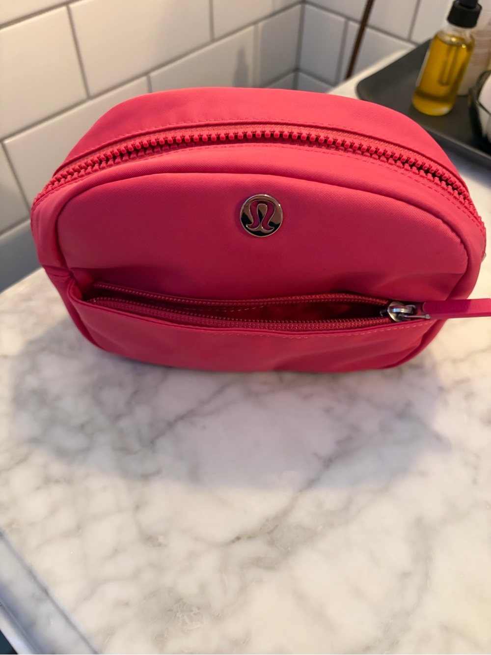 Lululemon Everywhere pouch 2L hot pink